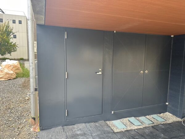 長野県松本市にて鉄部塗装〈コンクリート壁と鉄部ドアの塗装〉 施工後